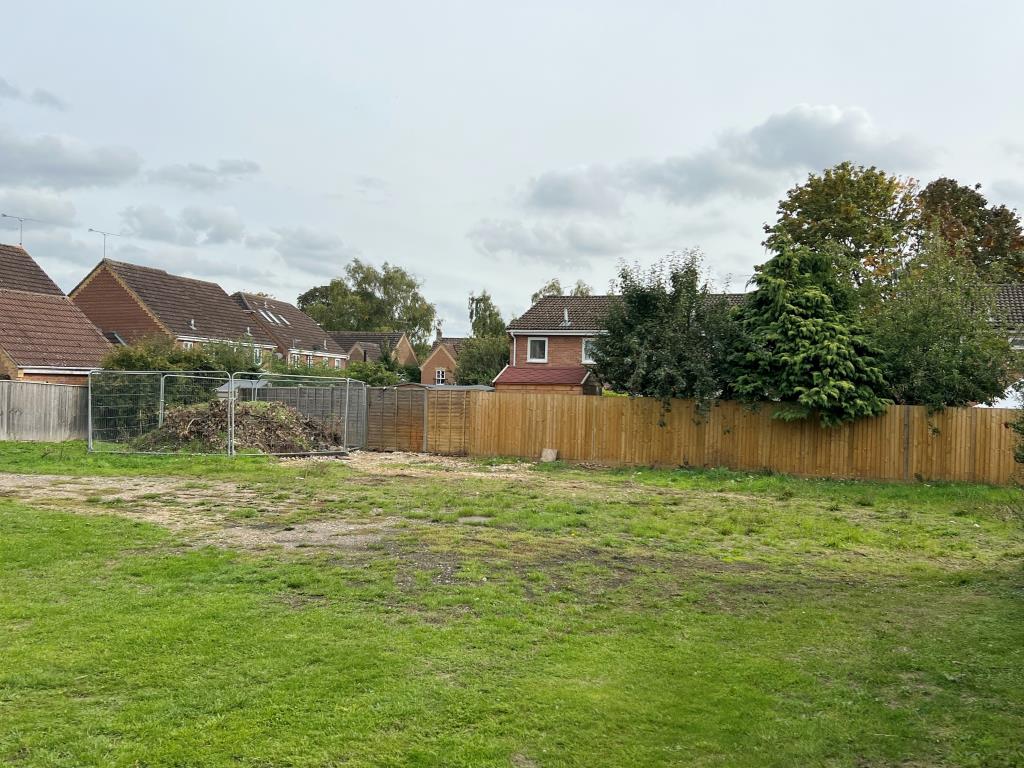 Lot: 96 - FREEHOLD SITE WITH PLANNING FOR THREE HOUSES - 